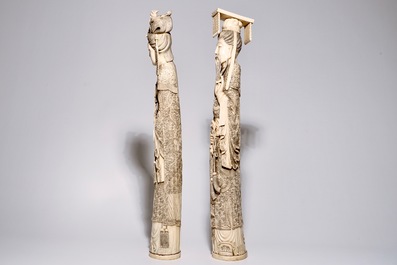 Une paire de grandes figures de l'emp&eacute;reur et sa femme en ivoire sculpt&eacute;, Chine, 19&egrave;me